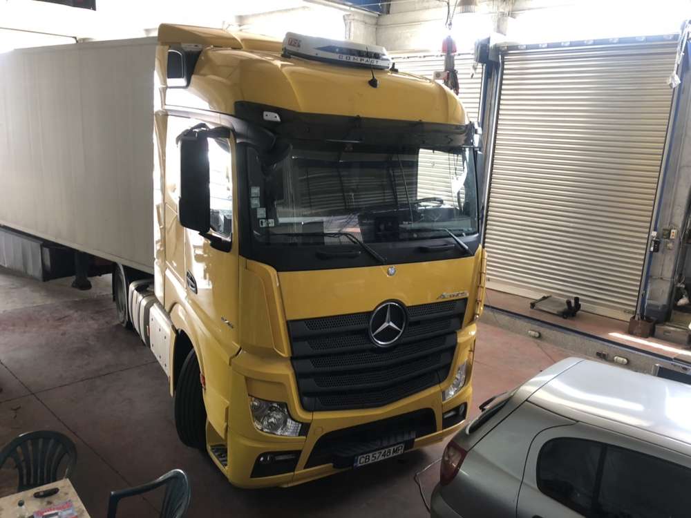 Επισκευή σε φορτηγό Actros Γεραλής Service Φορτηγών, Ευθυγράμμιση, Ζυγοστάθμιση, Service Φορτηγών, Service Αυτοκινήτων, Κινητό Συνεργείο, Διαγνωστικός Έλεγχος , Έλεγχος ΚΤΕΟ, Διαγνωστικός Έλεγχος Φορτηγών, Διαγνωστικός Έλεγχος Αυτοκινήτων, Φρένα Φορτηγών, Φρένα Αυτοκινήτων, Σασμάν / Δίσκο Πλατώ Φορτηγών