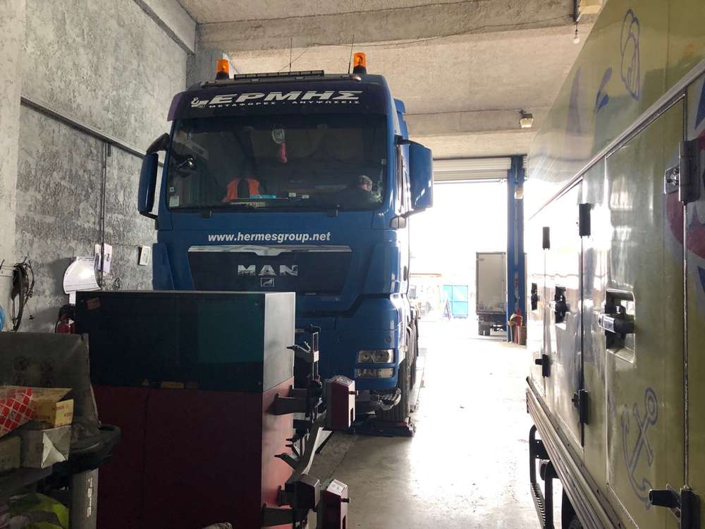 Ευθυγράμμιση τράκτορα Man Γεραλής Service Φορτηγών, Ευθυγράμμιση, Ζυγοστάθμιση, Service Φορτηγών, Service Αυτοκινήτων, Κινητό Συνεργείο, Διαγνωστικός Έλεγχος , Έλεγχος ΚΤΕΟ, Διαγνωστικός Έλεγχος Φορτηγών, Διαγνωστικός Έλεγχος Αυτοκινήτων, Φρένα Φορτηγών, Φρένα Αυτοκινήτων, Σασμάν / Δίσκο Πλατώ Φορτηγών