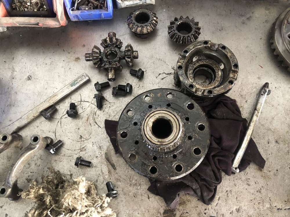 Διαφορικό Φορτηγού Γεραλής Service Φορτηγών, Ευθυγράμμιση, Ζυγοστάθμιση, Service Φορτηγών, Service Αυτοκινήτων, Κινητό Συνεργείο, Διαγνωστικός Έλεγχος , Έλεγχος ΚΤΕΟ, Διαγνωστικός Έλεγχος Φορτηγών, Διαγνωστικός Έλεγχος Αυτοκινήτων, Φρένα Φορτηγών, Φρένα Αυτοκινήτων, Σασμάν / Δίσκο Πλατώ Φορτηγών