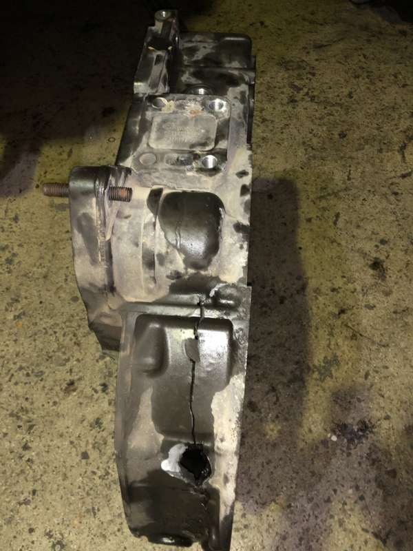 Χελώνα μηχανής σπασμένη Γεραλής Service Φορτηγών, Ευθυγράμμιση, Ζυγοστάθμιση, Service Φορτηγών, Service Αυτοκινήτων, Κινητό Συνεργείο, Διαγνωστικός Έλεγχος , Έλεγχος ΚΤΕΟ, Διαγνωστικός Έλεγχος Φορτηγών, Διαγνωστικός Έλεγχος Αυτοκινήτων, Φρένα Φορτηγών, Φρένα Αυτοκινήτων, Σασμάν / Δίσκο Πλατώ Φορτηγών